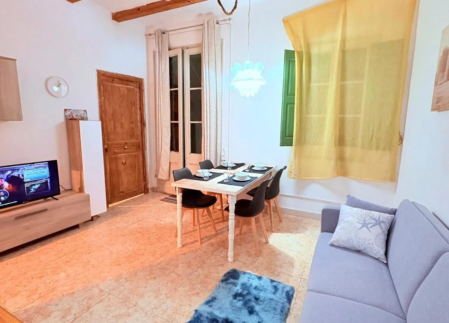 Amazing And Stylish Flat For 4 People With Breakfast Included 2 Blocks Away From Poblenou Beach Barcelona