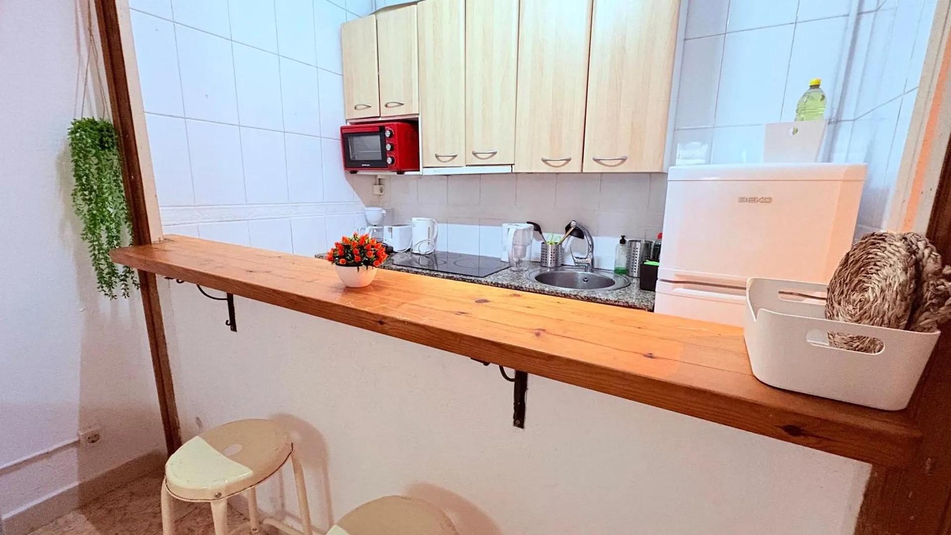 Amazing And Stylish Flat For 4 People With Breakfast Included 2 Blocks Away From Poblenou Beach برشلونة